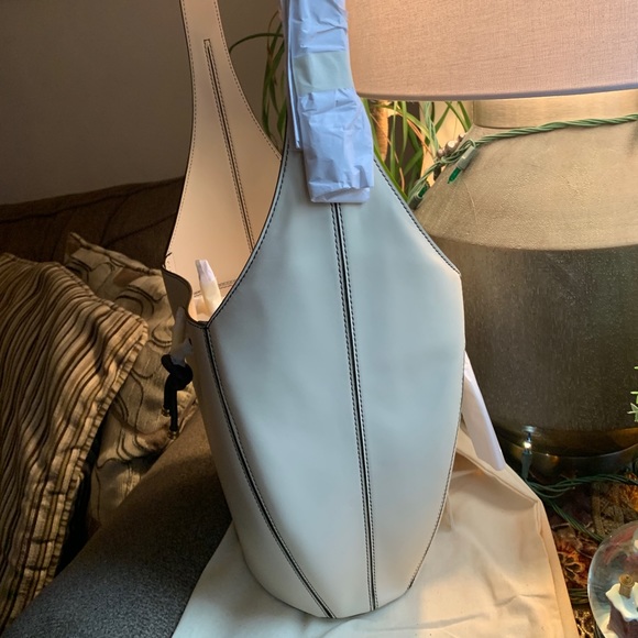 Authentic TORY BURCH CALF leather drawstrings bucket bag - Picture 5 of 16